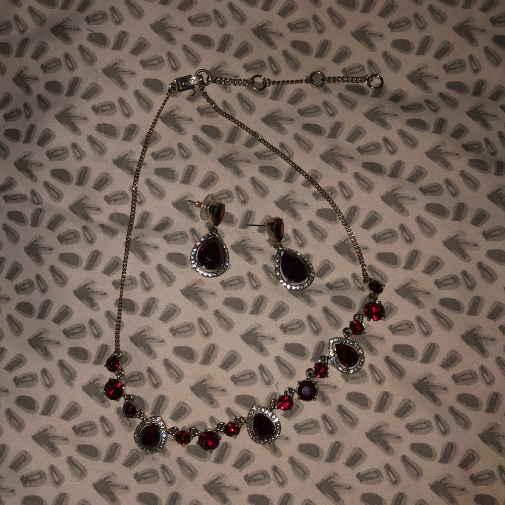 Earring and necklace set